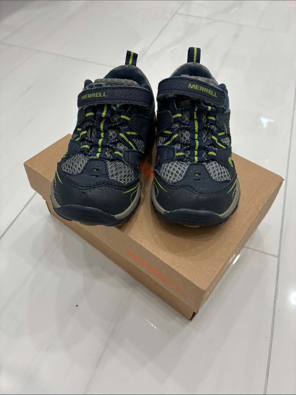 Merrell Kids hiking Sneakers, size 7.5